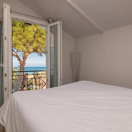 Sweet Retreat - 100m From The Beach, By Zantewize *