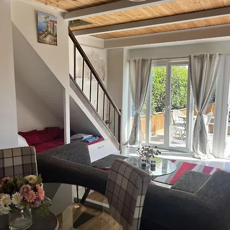 Sweet Retreat - 100m From The Beach, By Zantewize Holiday home
