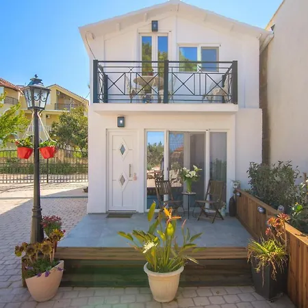 Sweet Retreat - 100m From The Beach, By Zantewize